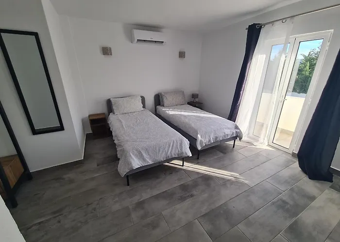Oura - Large Villa - Private Pool - 5 Bedrooms
